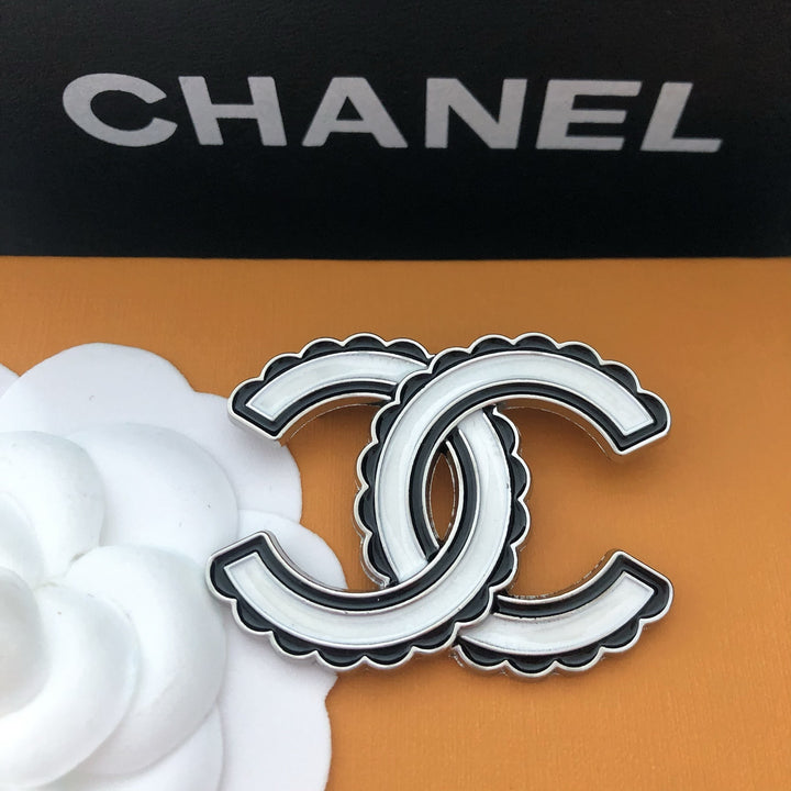 Elegant Two Tone Linked Curve Brooch