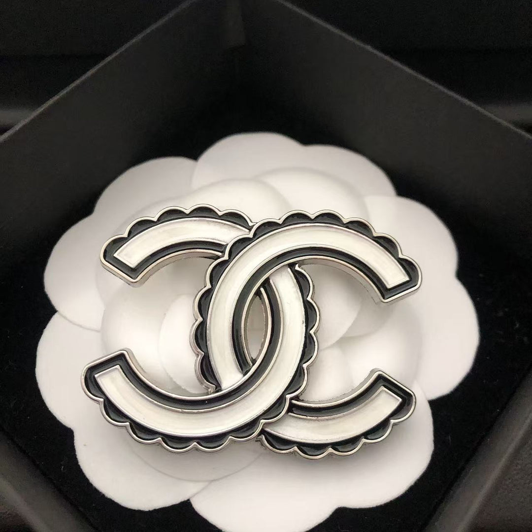 Elegant Two Tone Linked Curve Brooch