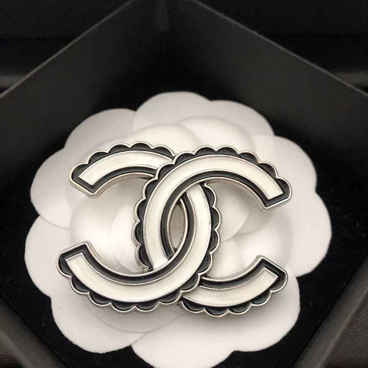 Elegant Two Tone Linked Curve Brooch