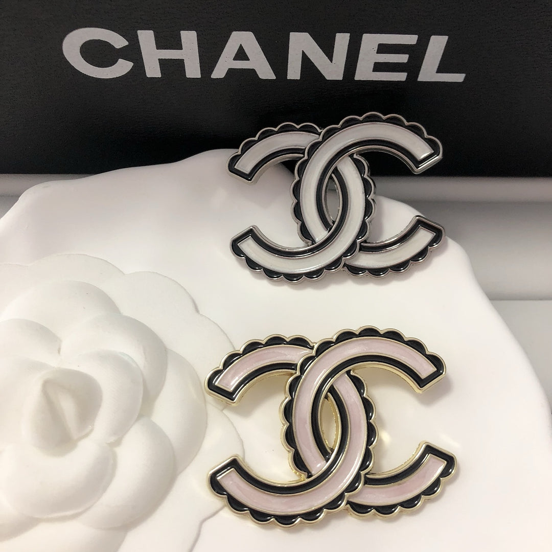 Elegant Two Tone Linked Curve Brooch