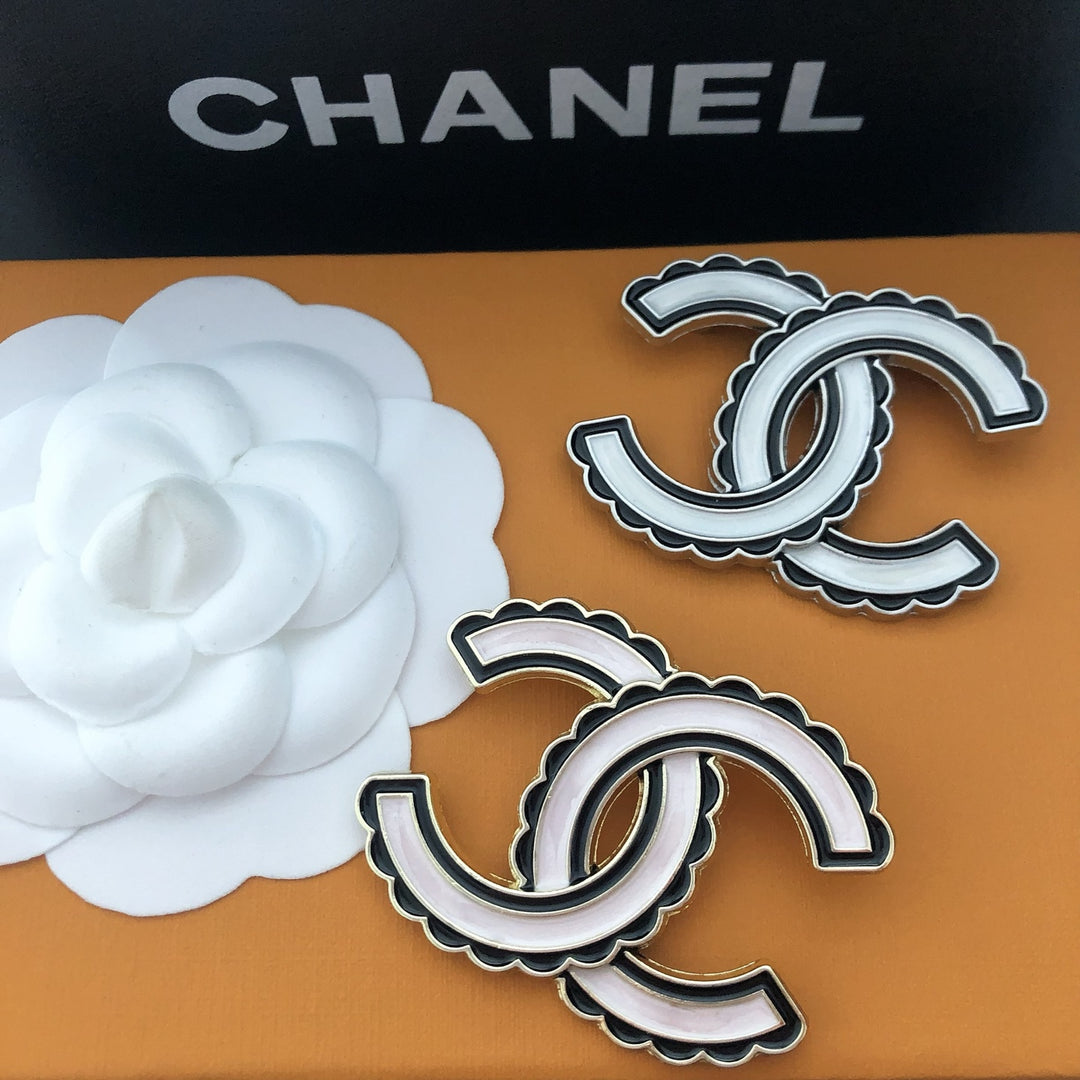 Elegant Two Tone Linked Curve Brooch