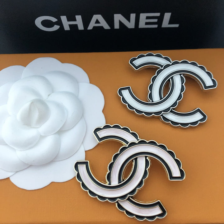 Elegant Two Tone Linked Curve Brooch