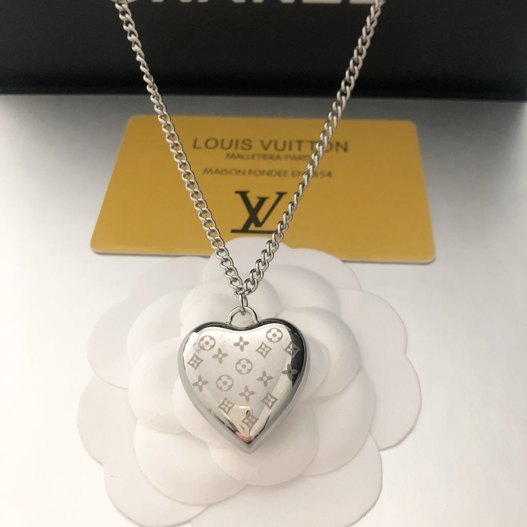 Elegant Silver Finish Heart Motif Chain Jewelry