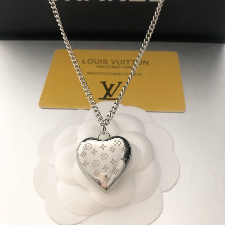 Elegant Silver Finish Heart Motif Chain Jewelry