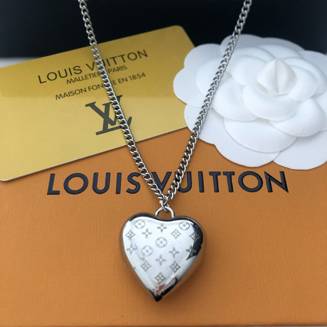 Elegant Silver Finish Heart Motif Chain Jewelry