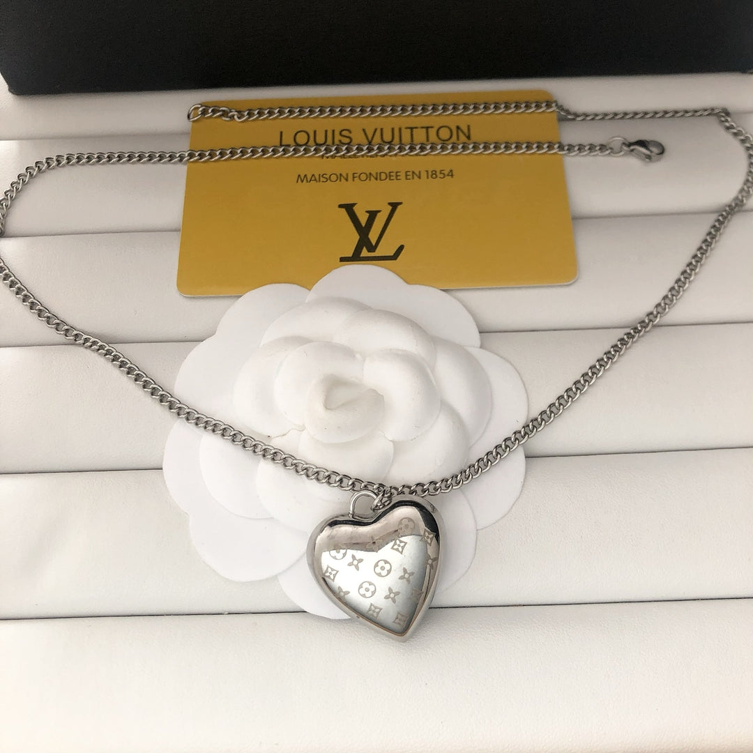 Elegant Silver Finish Heart Motif Chain Jewelry