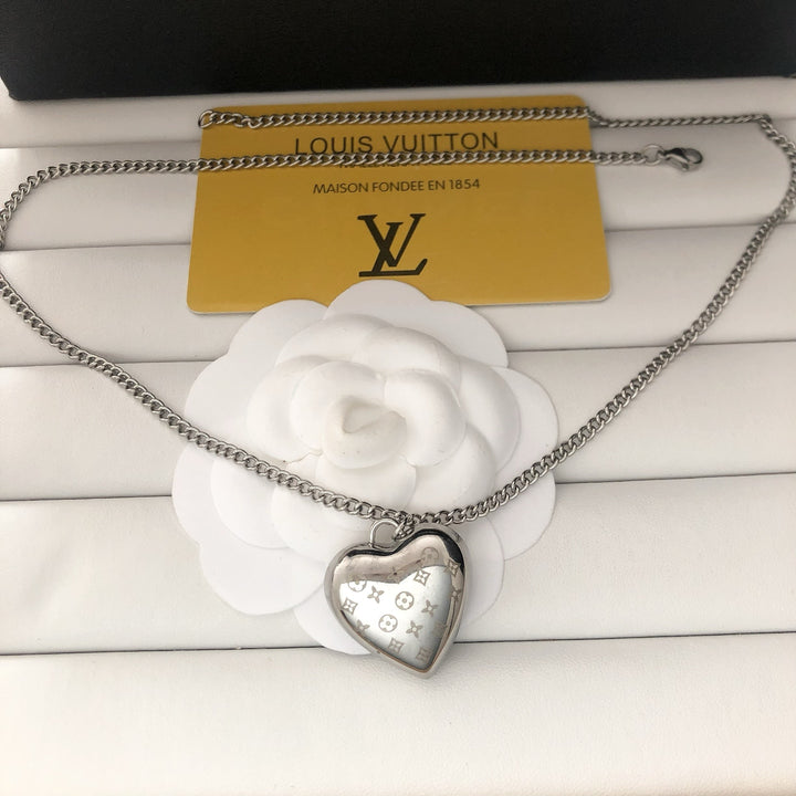 Elegant Silver Finish Heart Motif Chain Jewelry
