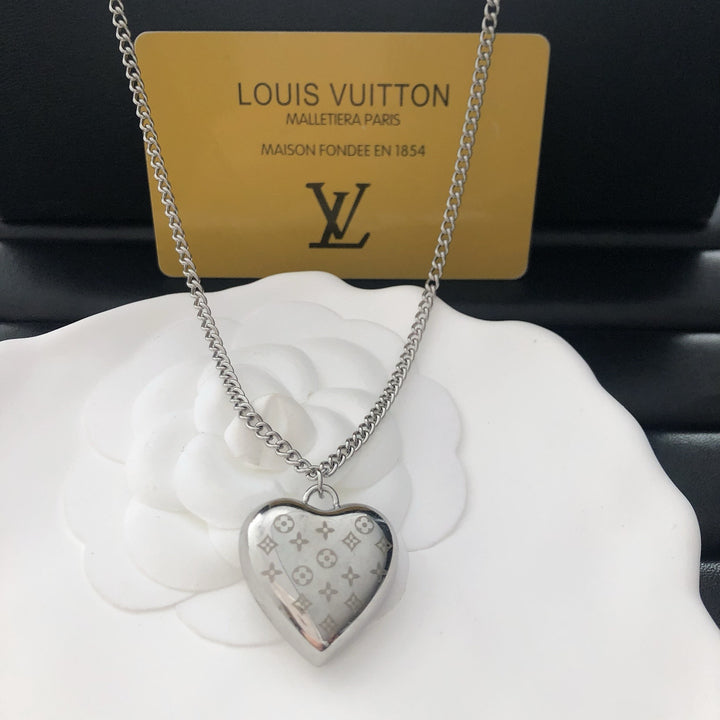 Elegant Silver Finish Heart Motif Chain Jewelry