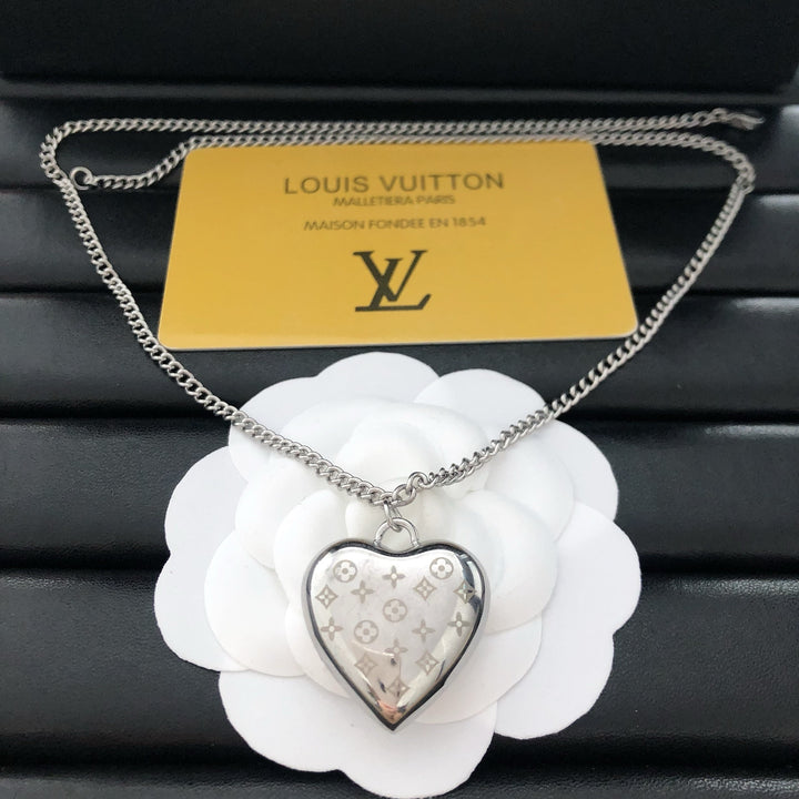 Elegant Silver Finish Heart Motif Chain Jewelry