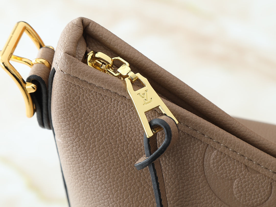 4 Color Emblem Embossed Shoulder Bag Set