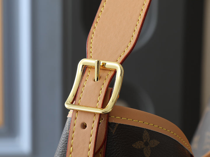 4 Color Emblem Embossed Shoulder Bag Set