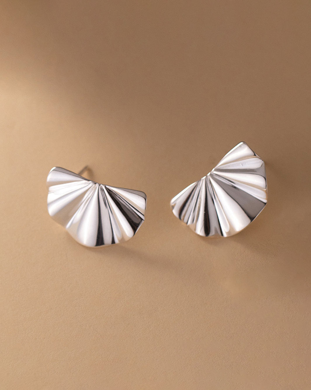 Treasa Wave Stud Earrings