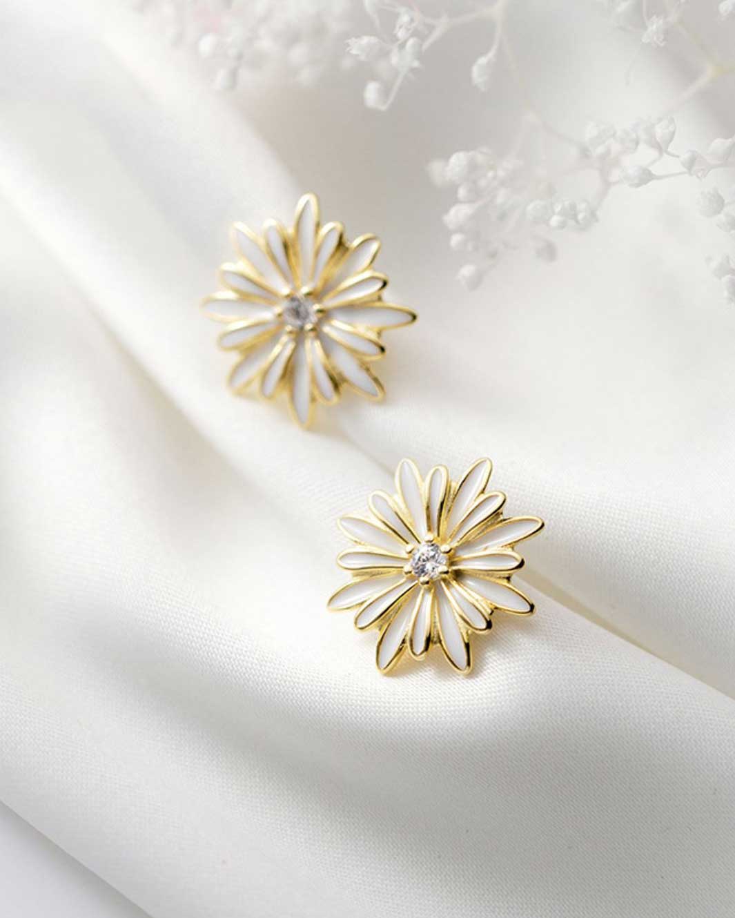 White Daisy Stud Earrings