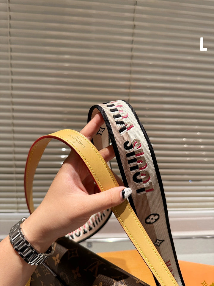 Classic Clasp Flap Handbag