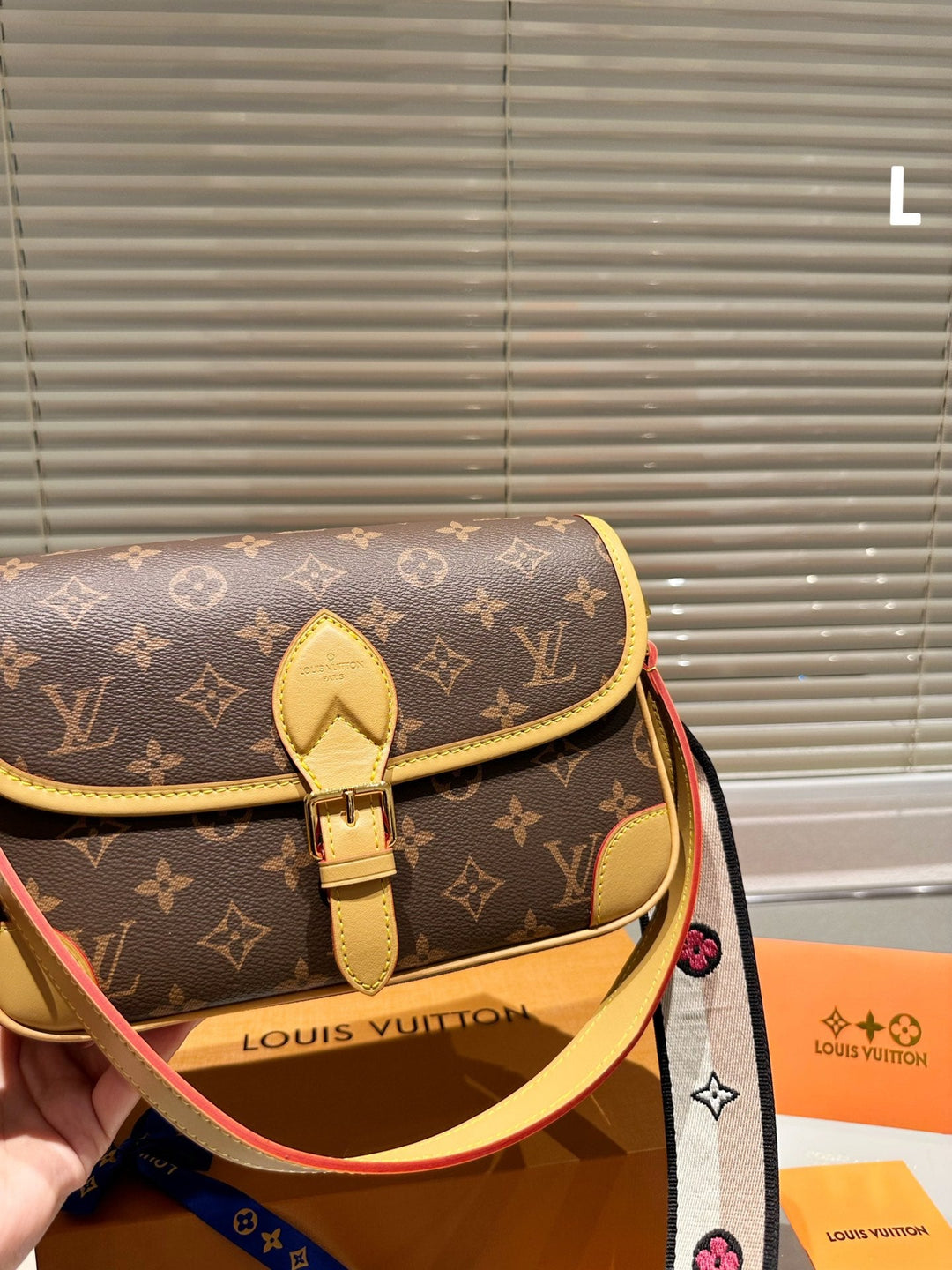 Classic Clasp Flap Handbag