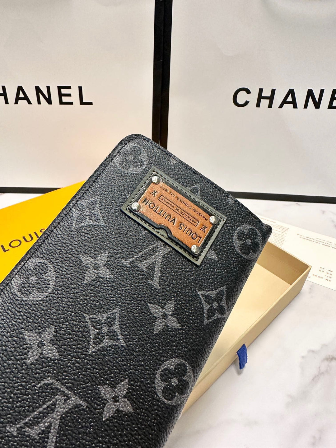 1 color clover graffiti wallet