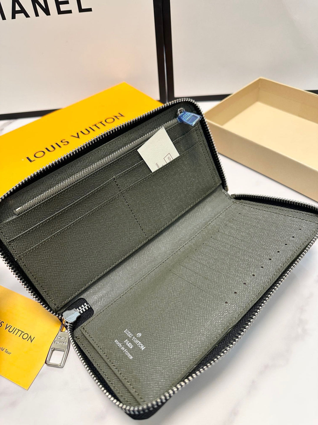 1 color clover graffiti wallet