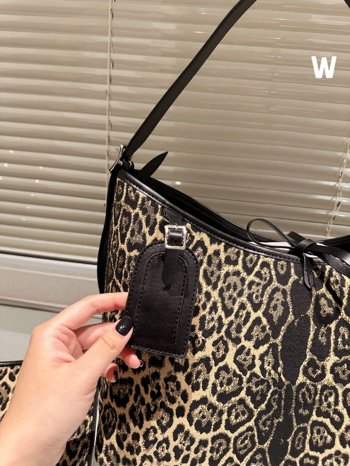 1 Color leopard print handbag