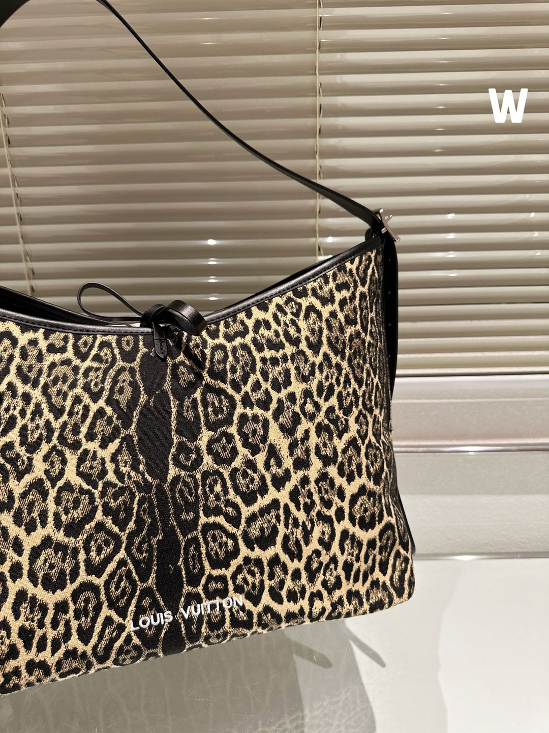 1 Color leopard print handbag