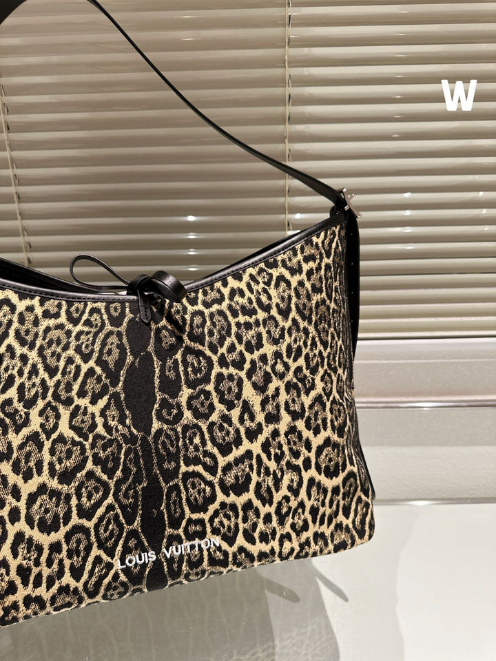 1 Color leopard print handbag