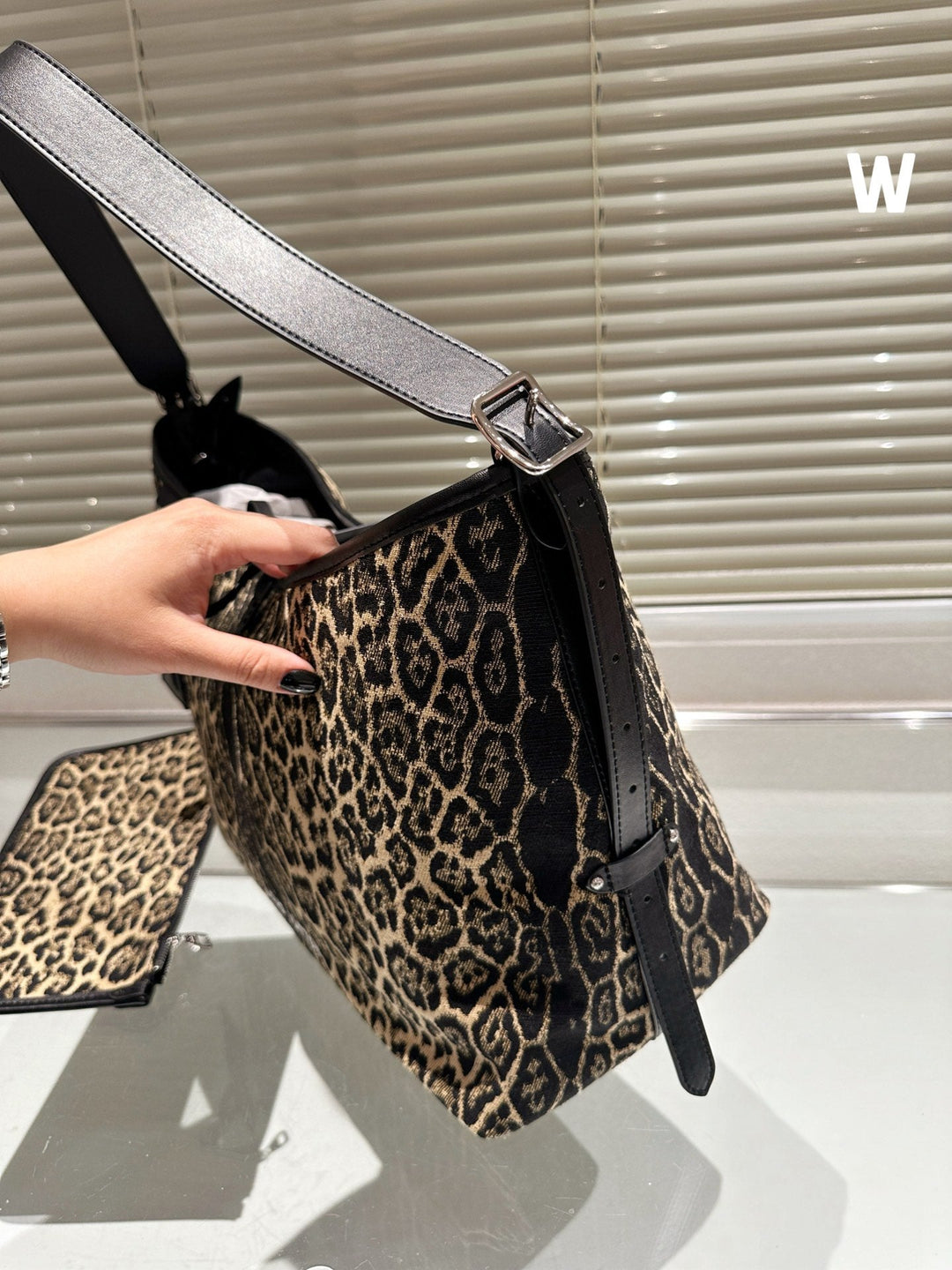 1 Color leopard print handbag