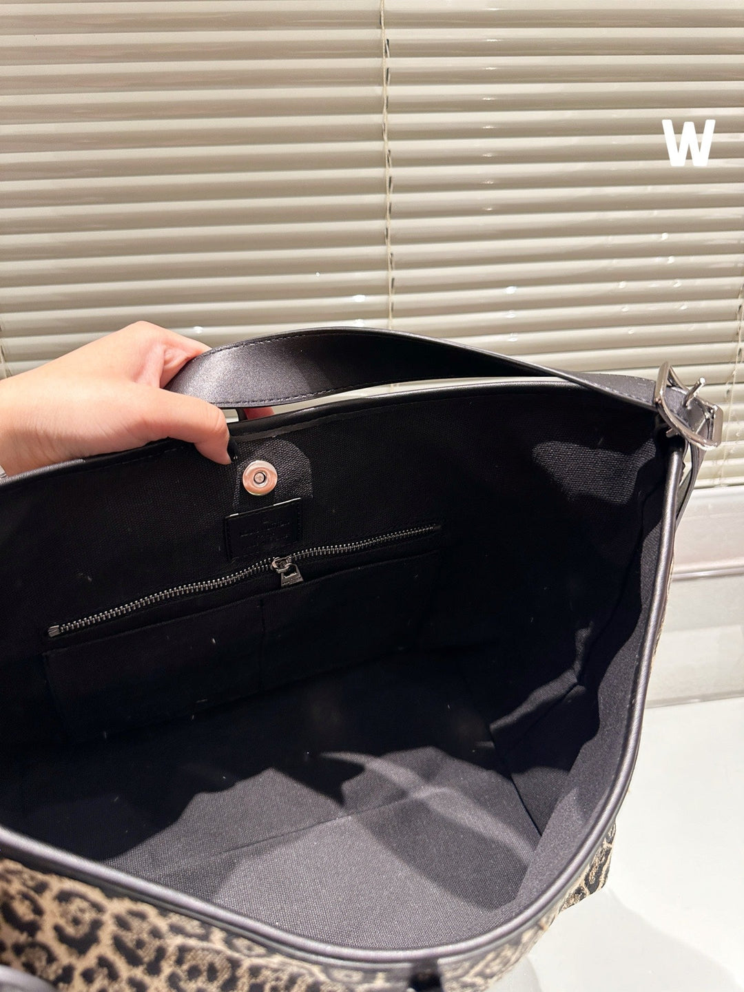 1 Color leopard print handbag