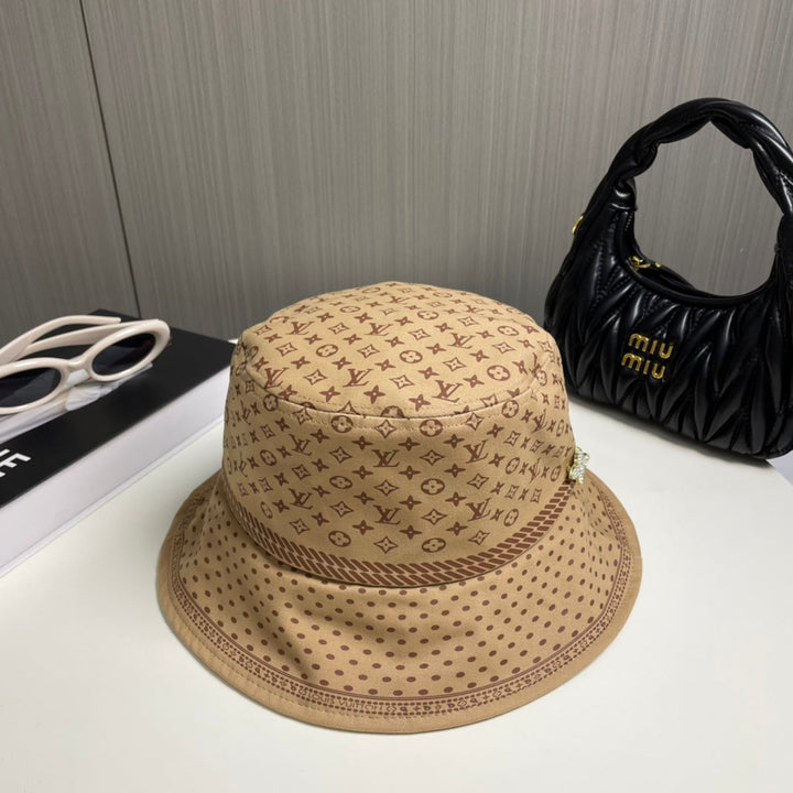 new four-leaf clover spotted fisherman hat