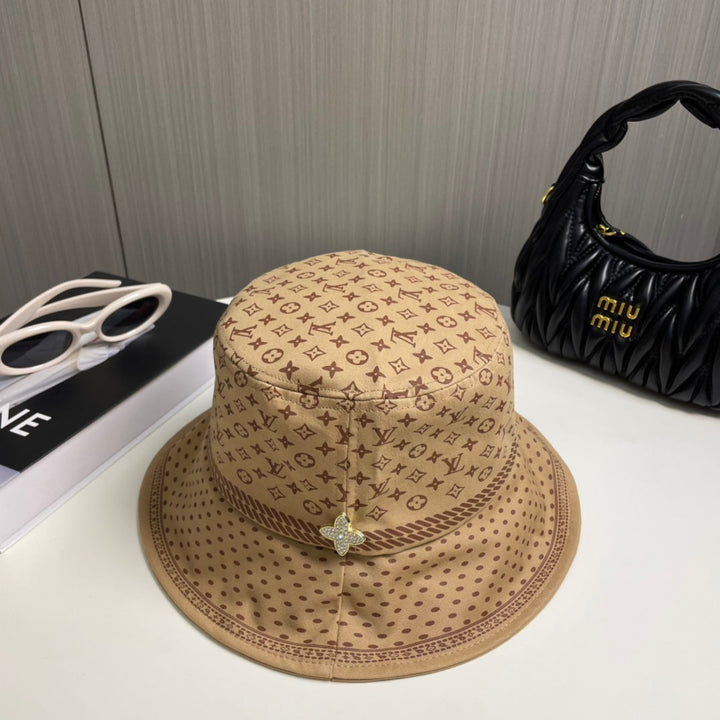 new four-leaf clover spotted fisherman hat