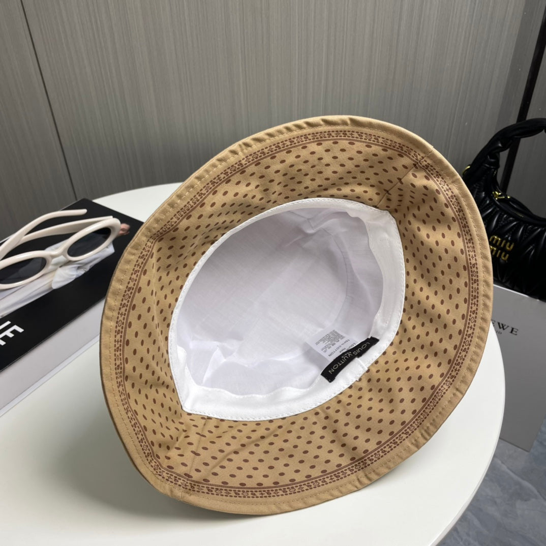 new four-leaf clover spotted fisherman hat