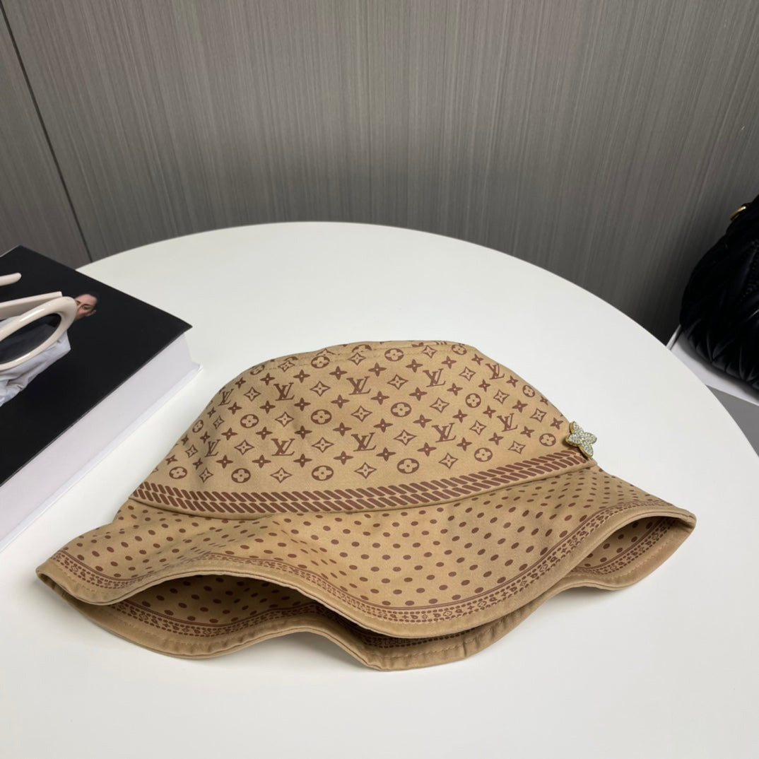 new four-leaf clover spotted fisherman hat
