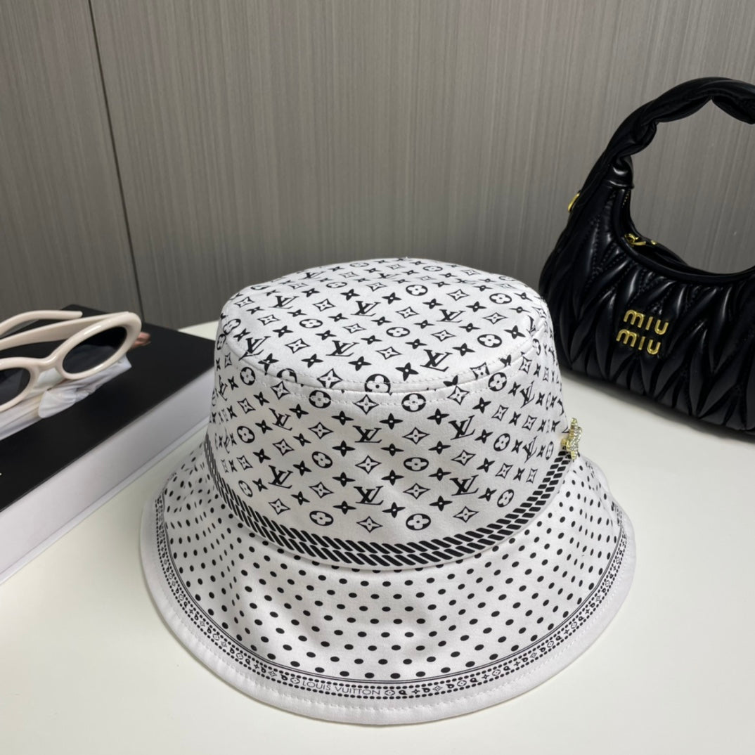 new four-leaf clover spotted fisherman hat