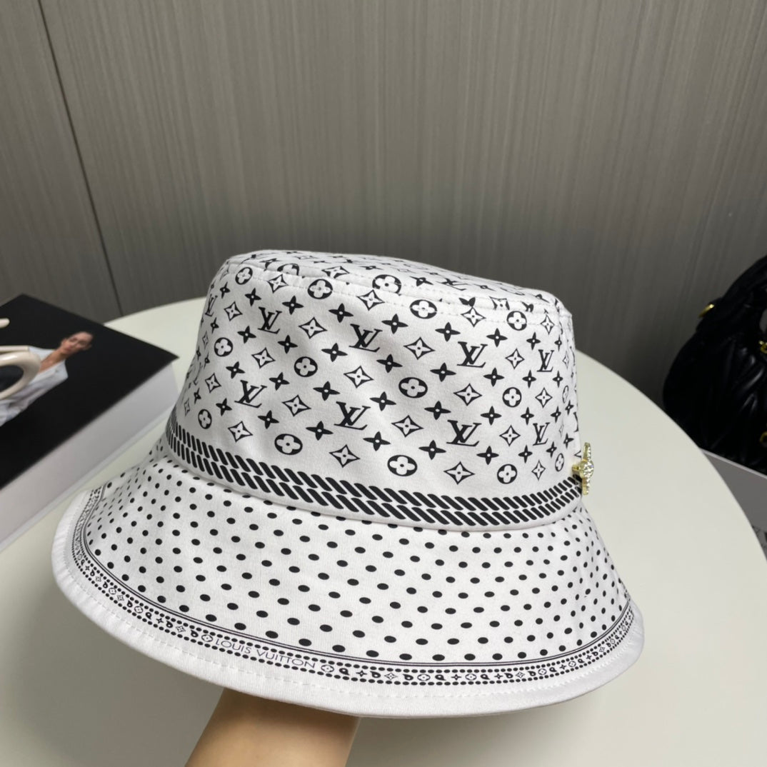 new four-leaf clover spotted fisherman hat