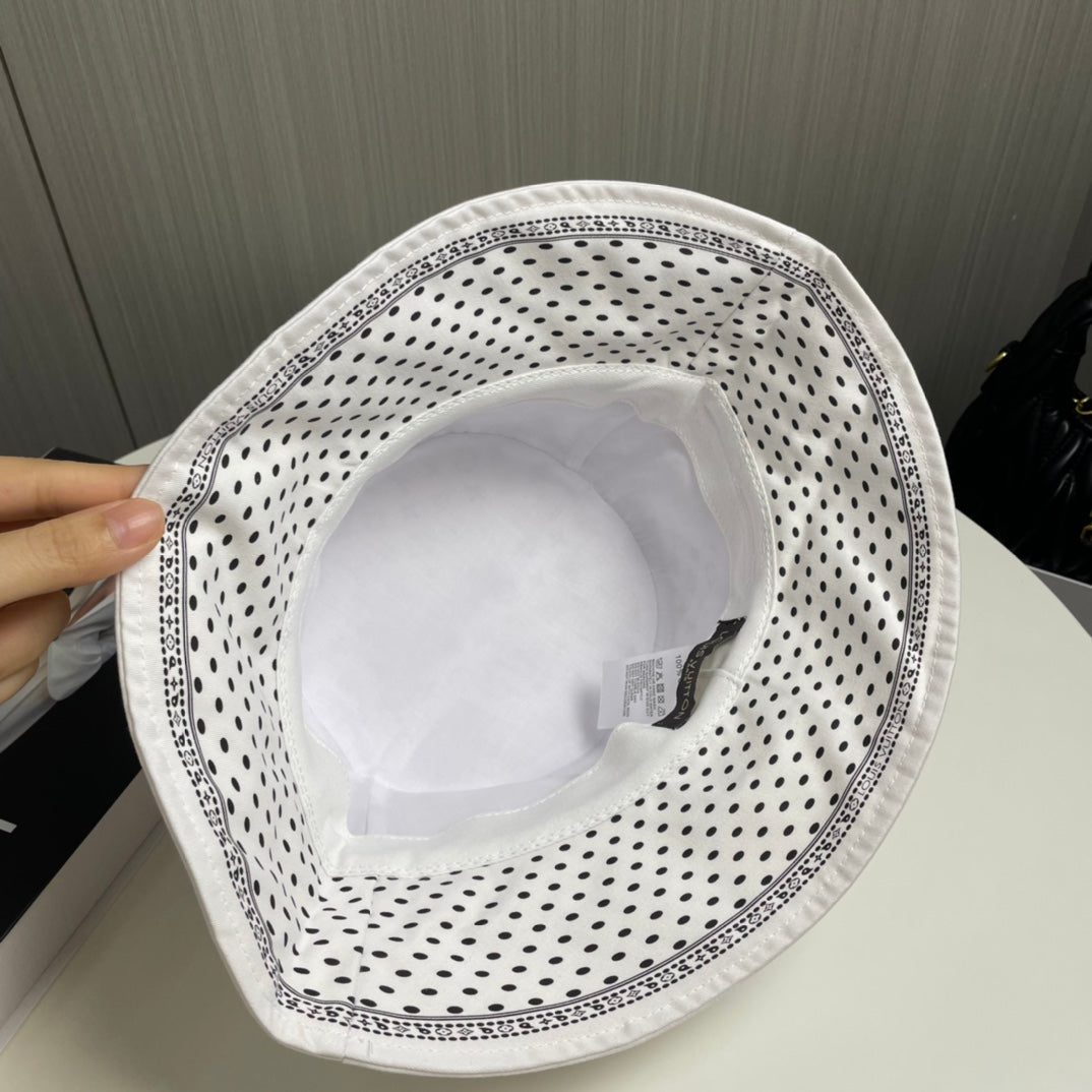 new four-leaf clover spotted fisherman hat