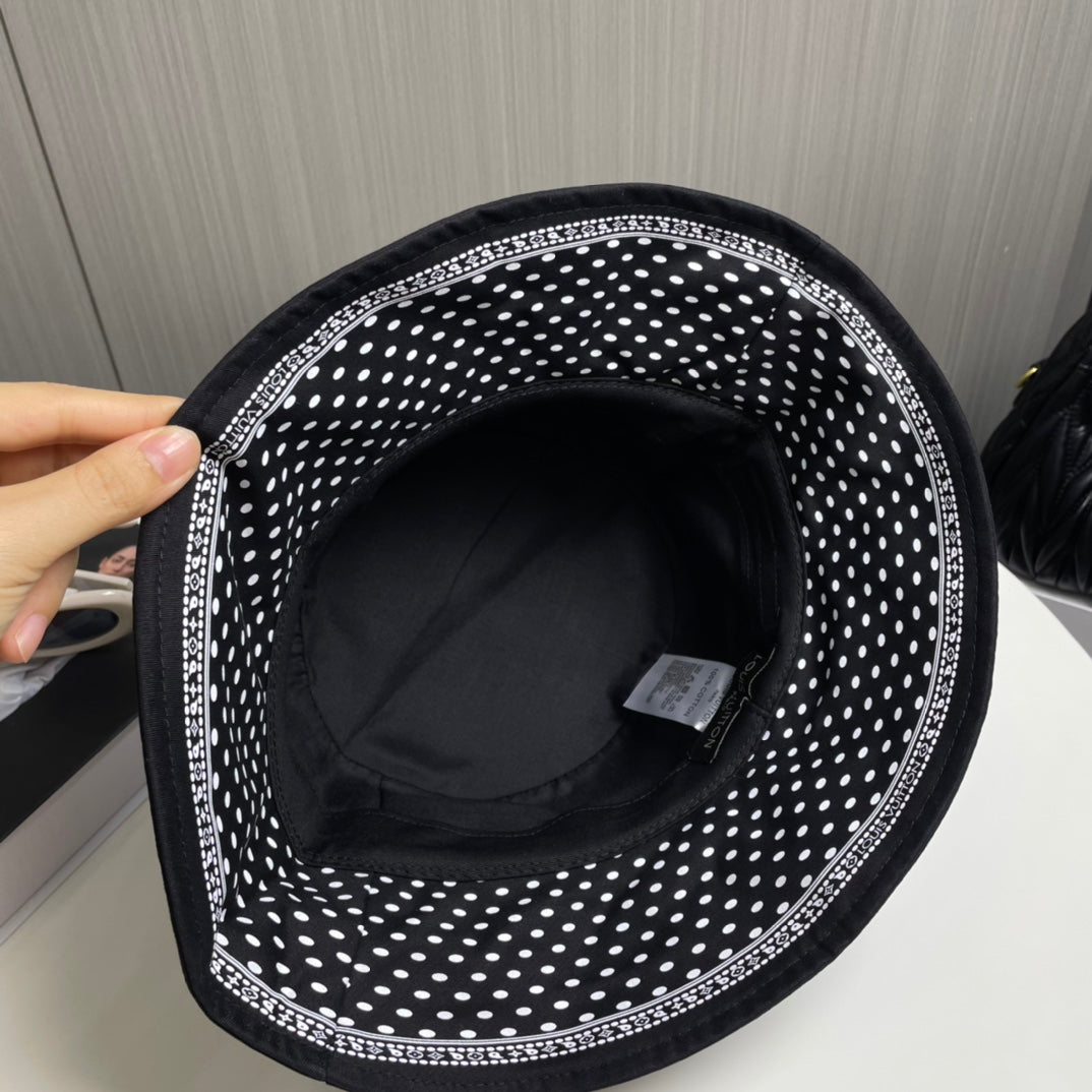 new four-leaf clover spotted fisherman hat