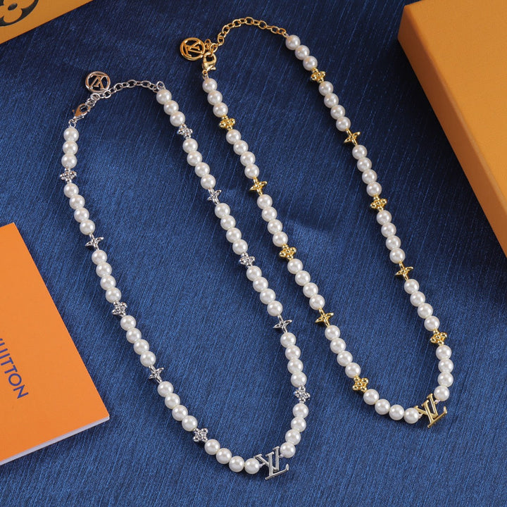 Classic Clover Pearl Necklace