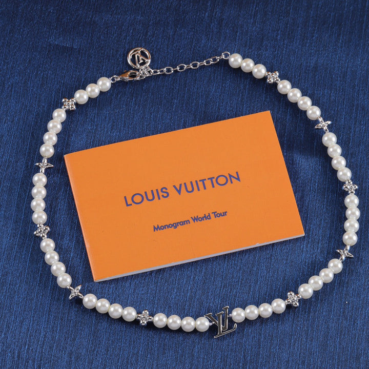 Classic Clover Pearl Necklace