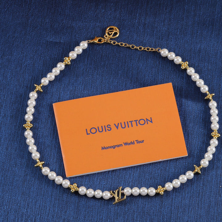 Classic Clover Pearl Necklace