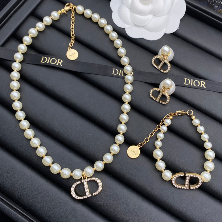 Fashion CD Pearl Necklace Set
