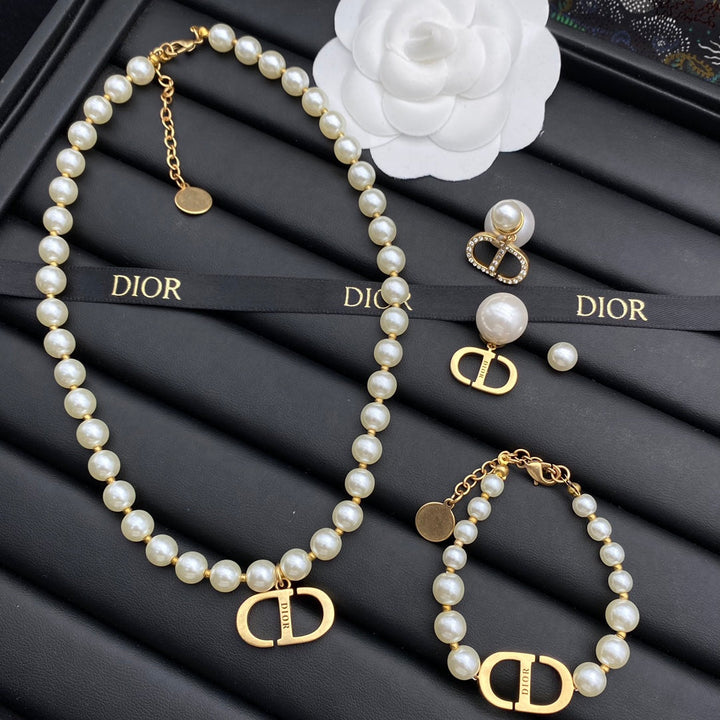Fashion CD Pearl Necklace Set