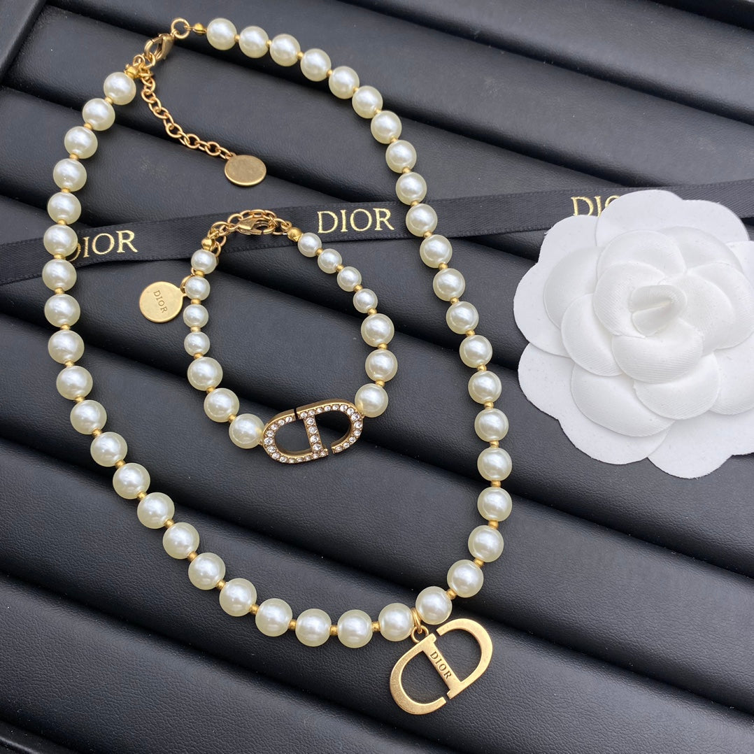 Fashion CD Pearl Necklace Set