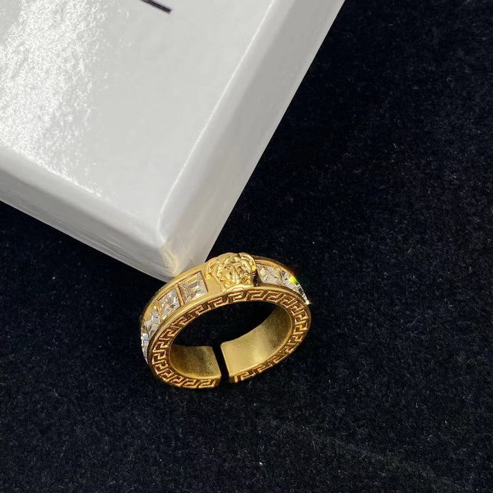 Fashion brass ring with diamonds