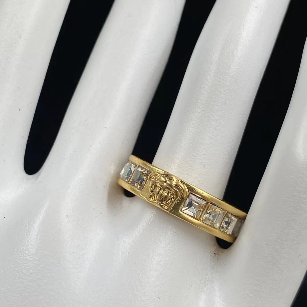 Fashion brass ring with diamonds