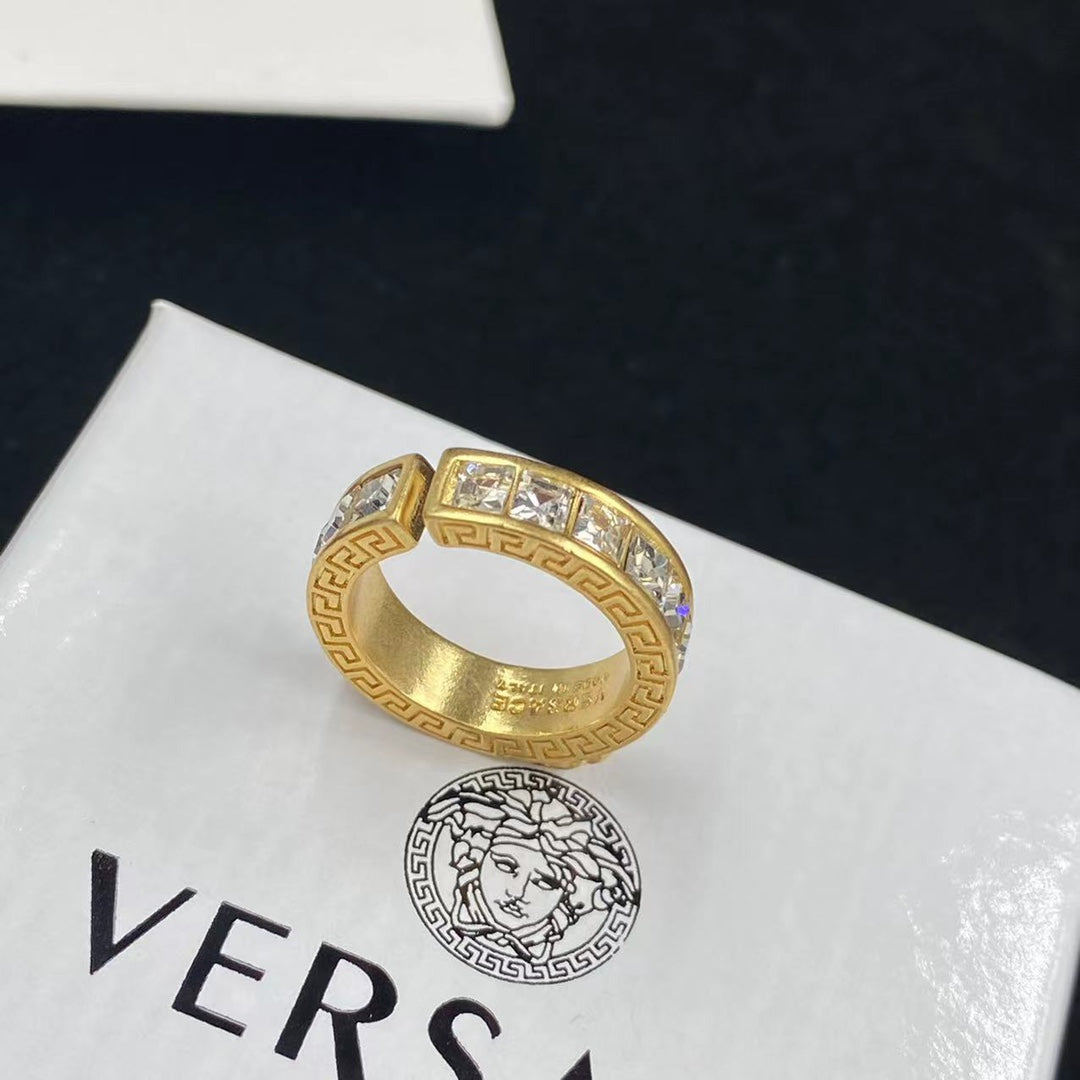 Fashion brass ring with diamonds