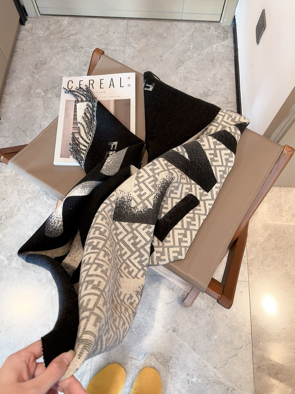 new FF cashmere double-sided scarf