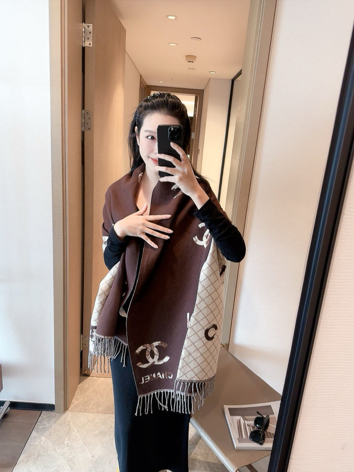 fashion CC letters double-sided two-color scarf