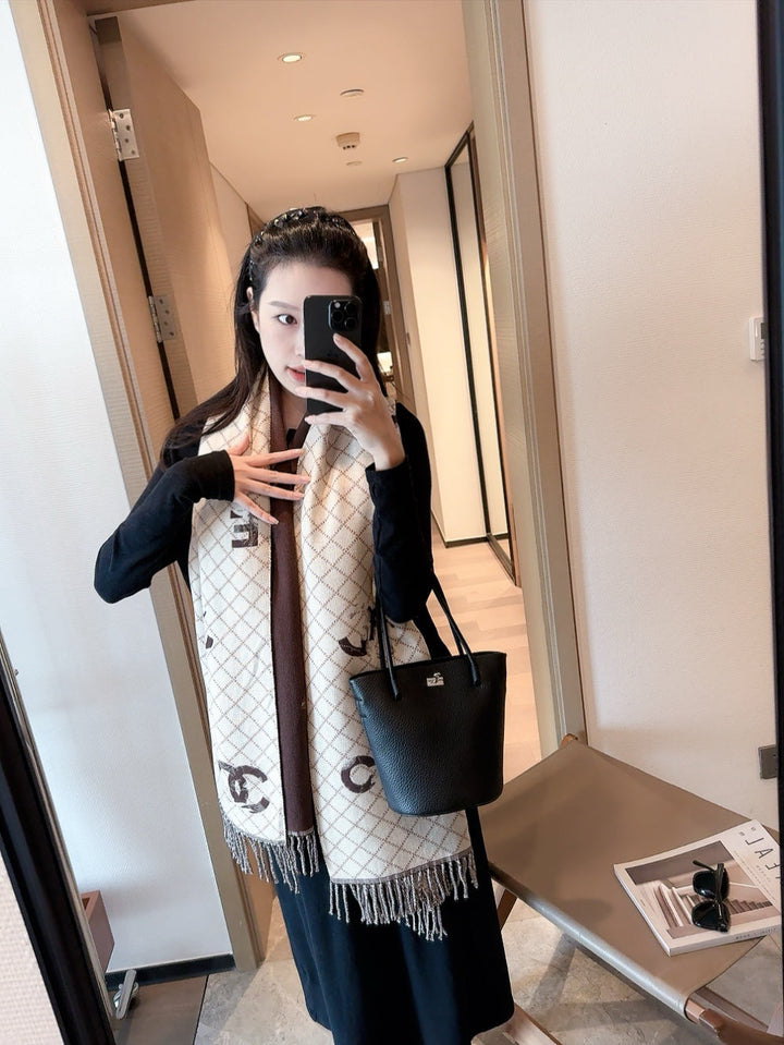 fashion CC letters double-sided two-color scarf