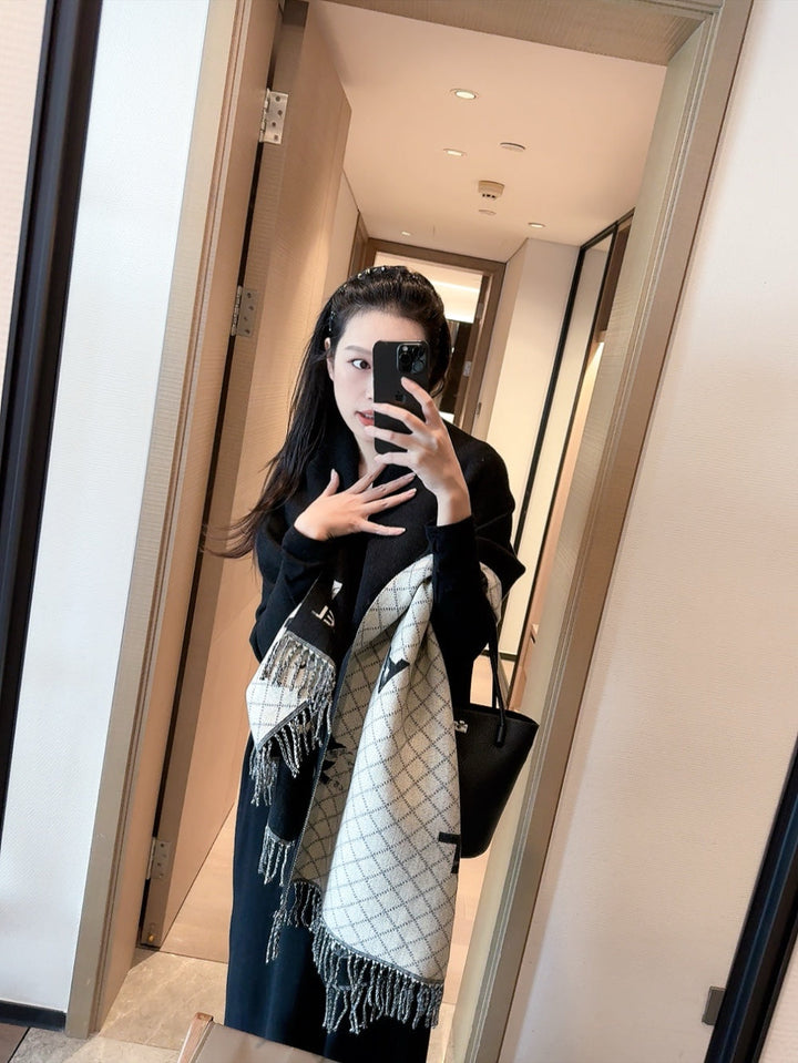 fashion CC letters double-sided two-color scarf