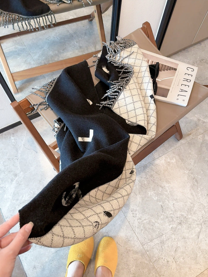 fashion CC letters double-sided two-color scarf