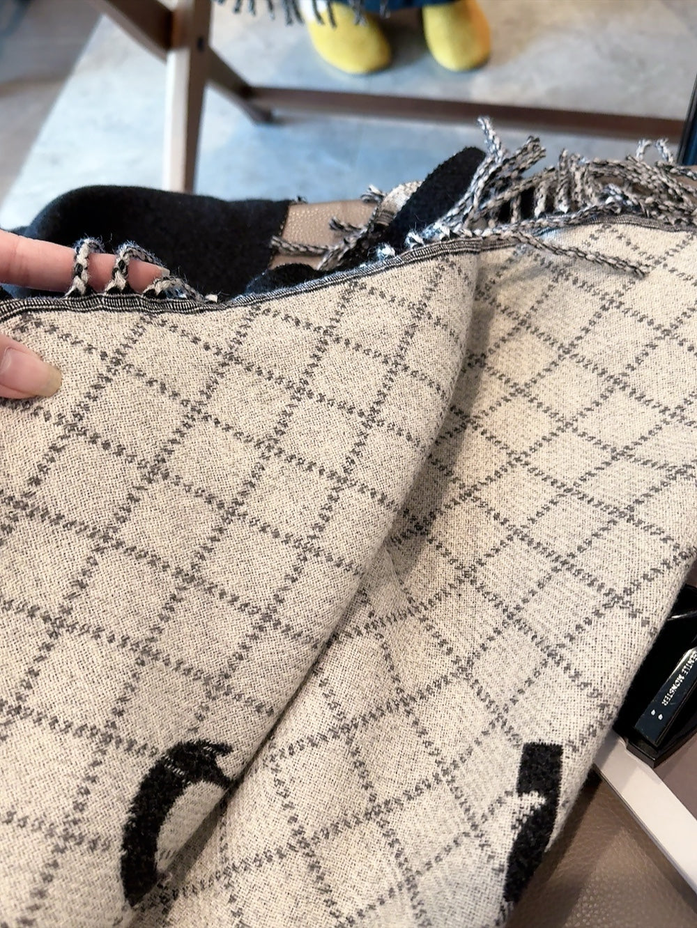 fashion CC letters double-sided two-color scarf