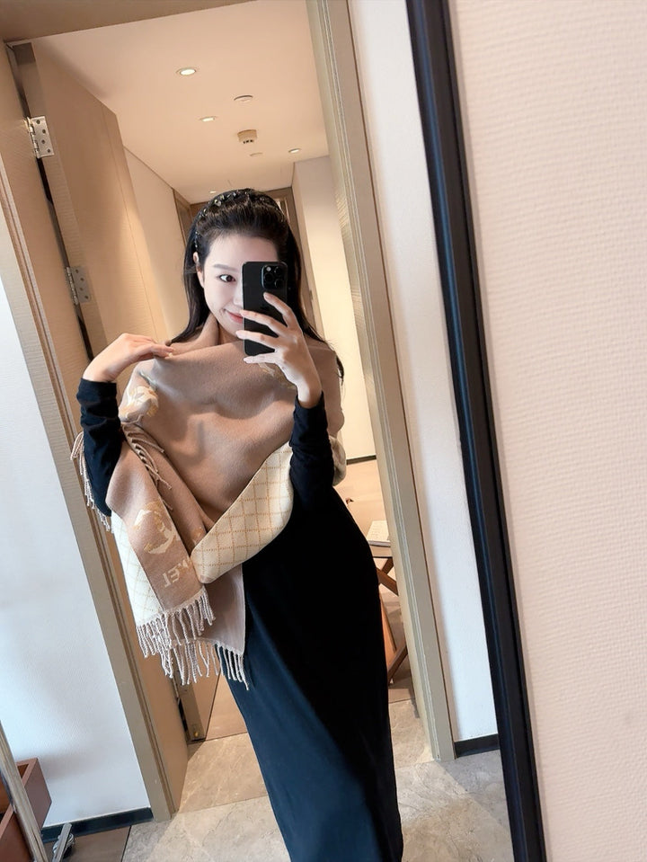 fashion CC letters double-sided two-color scarf